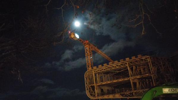 La Luna llena inspeccionó el Centro Botín - @RSanEmeterioP
