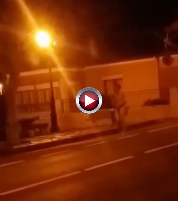 Video Pillado corriendo desnudo en Suances Cantabria