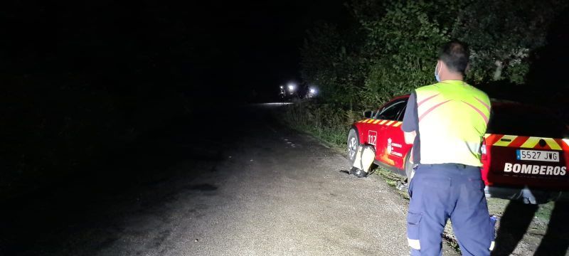 Bomberos del 112 rescatan a dos senderistas extraviados en la vía ferrata de la Hermida