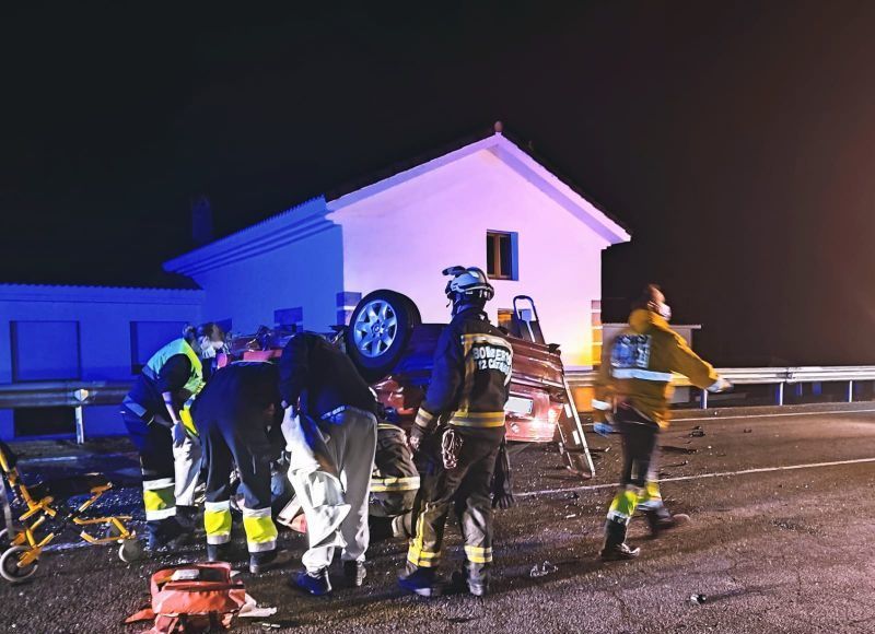 Cuatro heridos con pronóstico reservado en un accidente en Santa María de Cayón