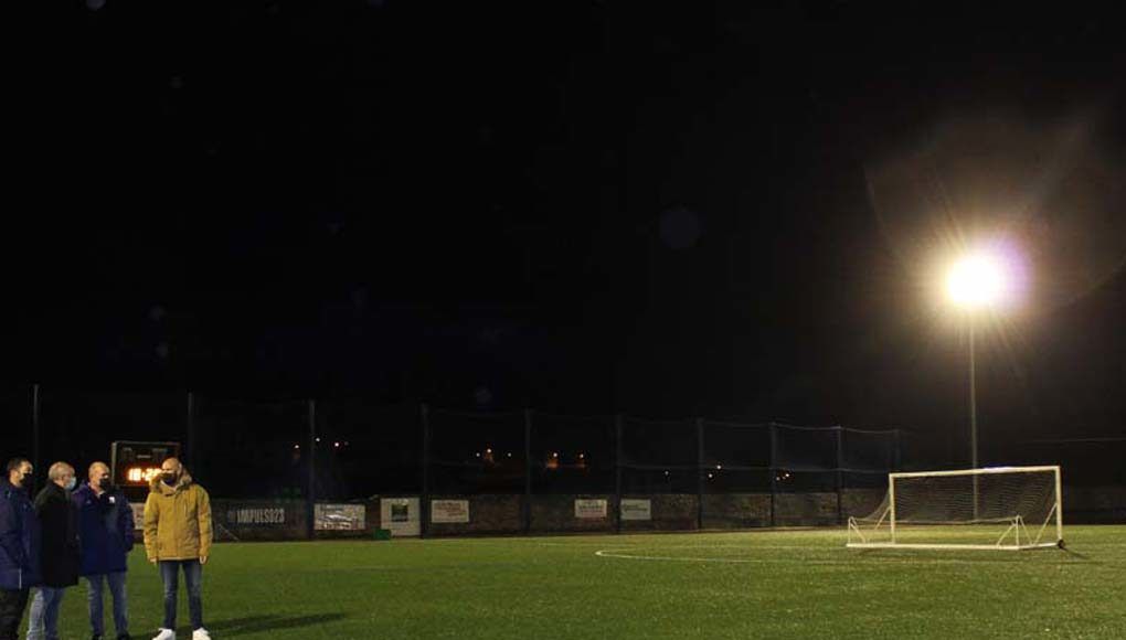 El Ayuntamiento ejecuta mejoras en la iluminación y las instalaciones del Campo de San Francisco