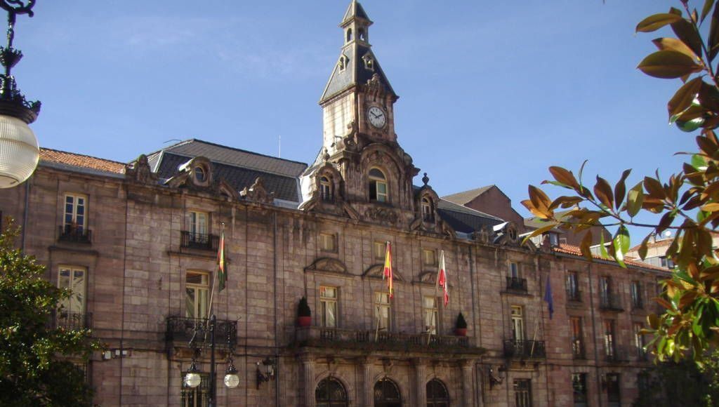 Torrelavega pone en marcha una red de cargadores eléctricos con Torrelavega pone en marcha una red de cargadores eléctricos con la instalación de 8 puntos de recarga en la Plaza de las Nuevas Tecnologías