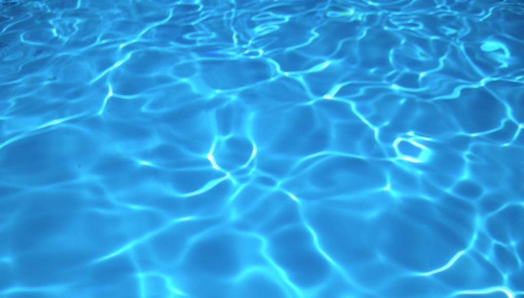 El Equipo de Gobierno proyecta externalizar la gestión de las piscinas climatizadas para mejorar el servicio
