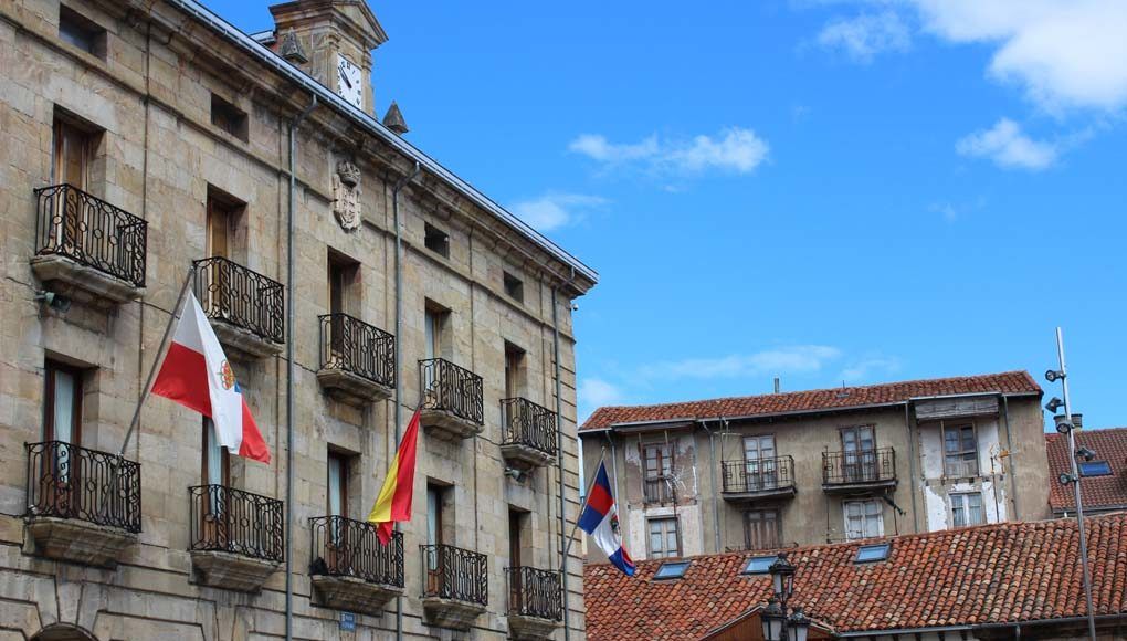 El Pleno aprueba iniciar la externalización de la gestión de las piscinas climatizadas