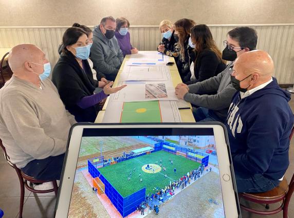 La alcaldesa informa a los vecinos del proyecto de la presentacion_proyecto_cruyff.jpg
