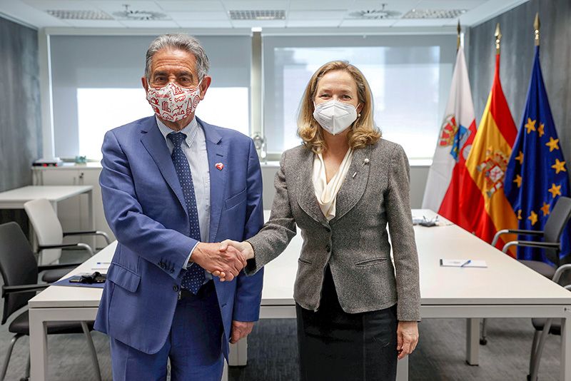 Revilla-confirma-el-compromiso-del-Gobierno-de-Espana-con-La.jpeg