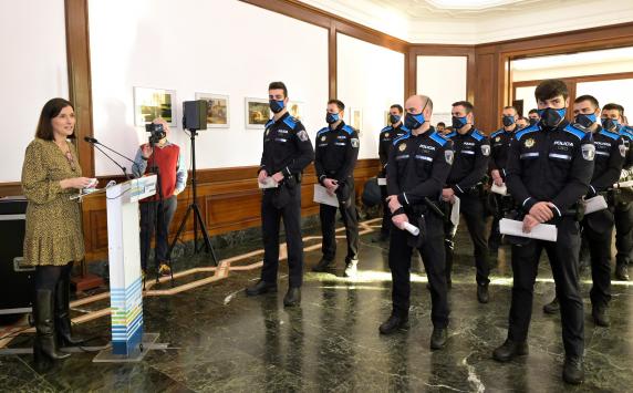 toma_posesion_y_entrega_armas_36_policias_locales_3.jpg