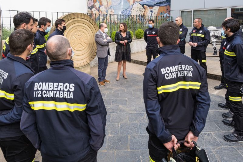 El 112 incrementa su plantilla con 13 nuevos bomberos El 112 incrementa su plantilla con 13 nuevos bomberos