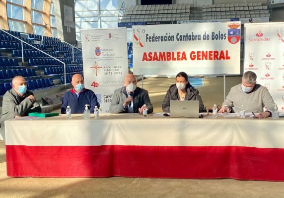 La alcaldesa asiste a la asamblea anual de la Federación asamblea_bolos_1.jpg