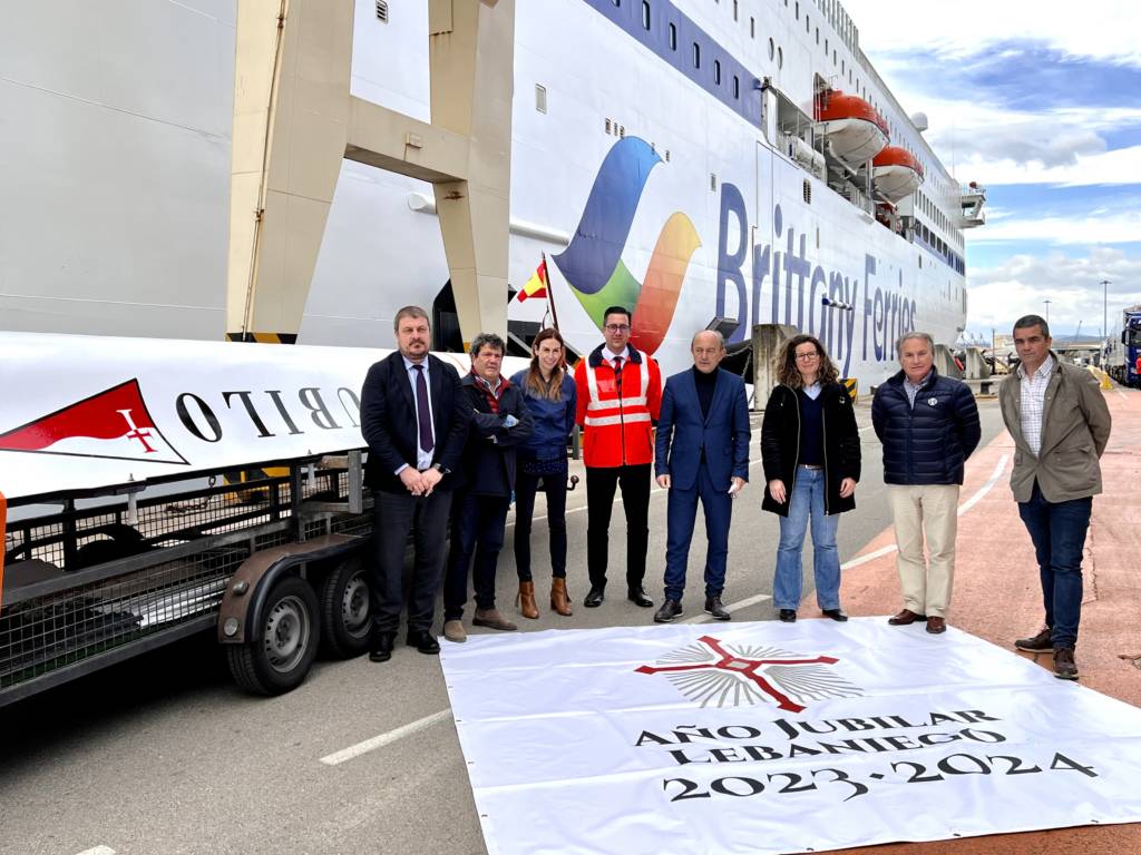 La trainera Pilgrim surcara el Támesis y participara en todos los actos mas relevantes con la imagen de la marca Cantabria y Ano Jubilar Lebaniego 2023