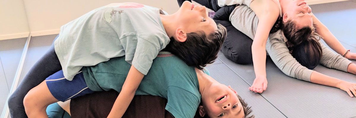 YOGA-Y-ARTE-SE-DAN-LA-MANO-EN-RETRATOS-DE.jpg