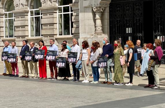 noticias/imagen-asociada/2022/05/minuto_silencio_mujer_asesinada_tenerife_18_mayo.jpg