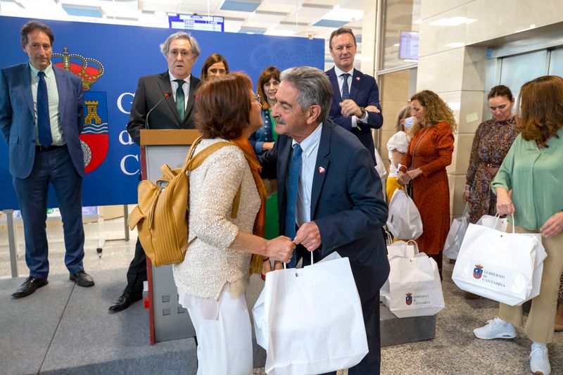 El-Gobierno-reconoce-la-labor-imprescindible-de-los-empleados-publicos.jpeg