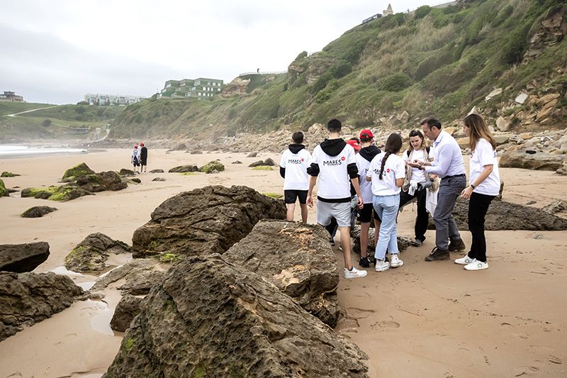 El-proyecto-Mares-Circulares-recala-en-Suances-para-mantener-limpia.jpeg