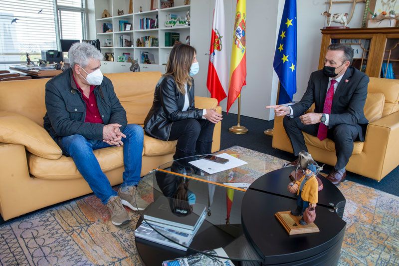 Gobierno-y-Ayuntamiento-de-Solorzano-estudian-la-mejora-de-dos.jpeg