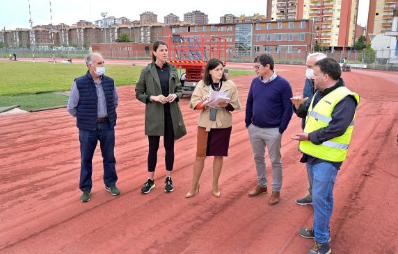 noticias/imagen-asociada/2022/05/visita_inicio_obras_renovacion_pista_atletismo_complejo_ruth_beitia_1.jpg