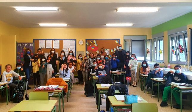 Los-escolares-del-Pintor-Escudero-Espronceda-ya-tienen-sus-pulseras.jpg