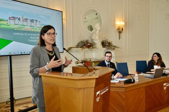 Santander obtiene el distintivo de accesibilidad para un total de noticias/imagen-asociada/2022/05/entrega_distintivos_accesibilidad_predif.jpg