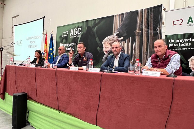 Blanco-traslada-a-AgroCantabria-la-necesidad-de-union-para-remar.jpeg