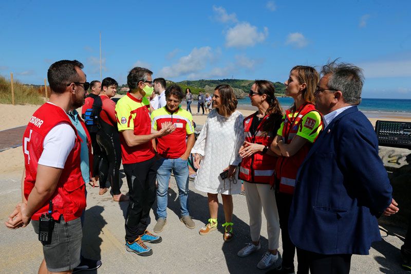 Cantabria-abre-la-temporada-de-playas-con-mas-de-200.jpeg