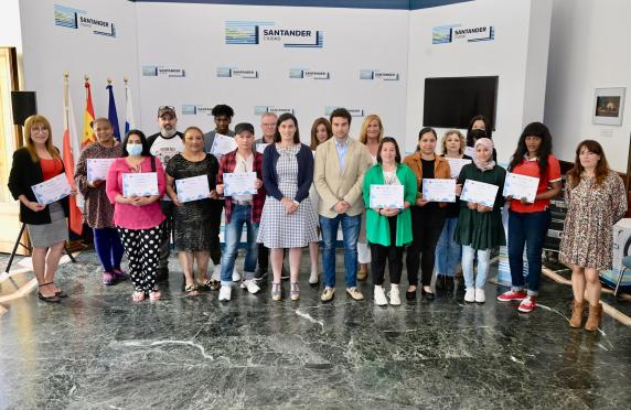 noticias/imagen-asociada/2022/06/diplomas_programa_poefe_empleo_1.jpg