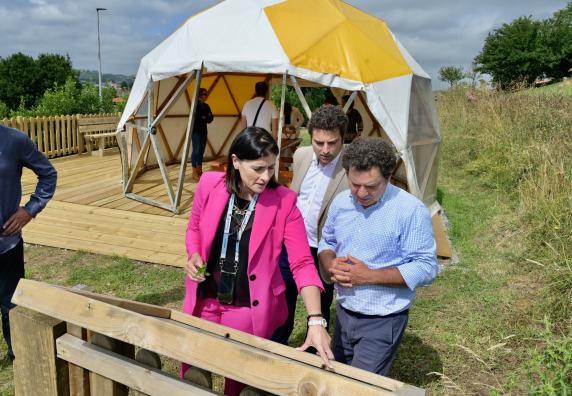La alcaldesa clausura un curso de Jardinería e inaugura la noticias/imagen-asociada/2022/06/clausura_taller_jardineria_penacastillo_6.jpg