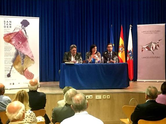 La alcaldesa presenta la Feria de Santiago en la Casa noticias/imagen-asociada/2022/06/presentacion_feria_taurina_en_casa_de_cantabria_en_madrid_1.jpg