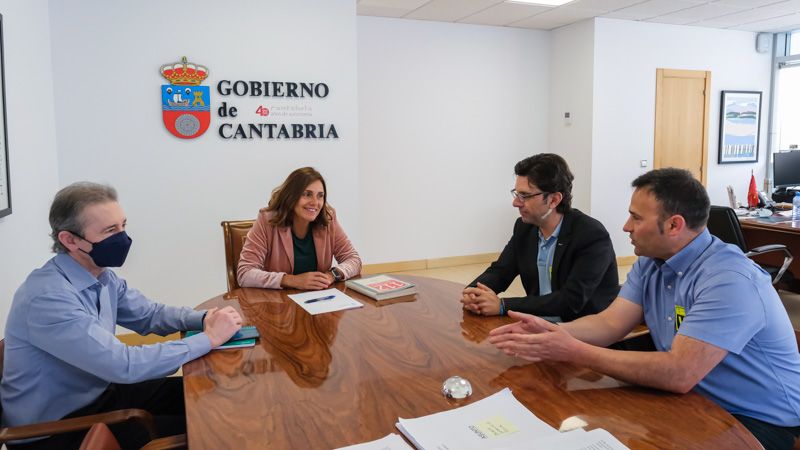 La-consejera-de-Presidencia-apoya-el-impulso-de-la-profesion.jpeg