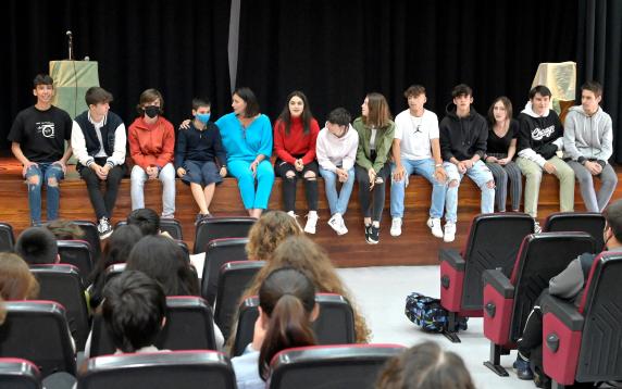 Los alumnos de 4º de la ESO del IES Villajunco noticias/imagen-asociada/2022/06/entrega_diplomas_todo_suma_ies_villajunco_4.jpg