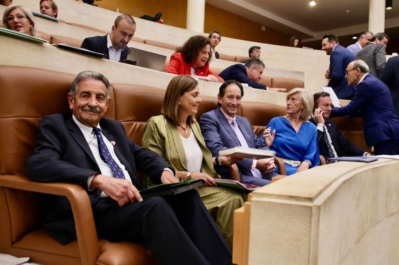 Revilla-afirma-que-Cantabria-tiene-ante-si-un-futuro-extraordinario.jpeg