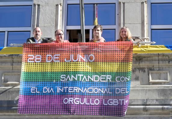 Santander celebra el Día del Orgullo con actividades, una manifestación noticias/imagen-asociada/2022/06/despliegue_lona_orgullo_2022.jpg