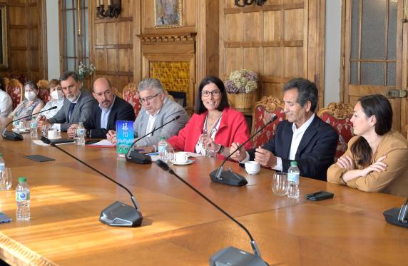 noticias/imagen-asociada/2022/06/entrega_distincion_ciudad_tei_3.jpg