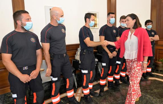 Santander refuerza la plantilla del parque de bomberos con la noticias/imagen-asociada/2022/06/bienvenida_8_nuevos_bomberos_junio_2022.jpg