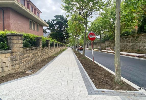 Tres calles de la zona este del Sardinero estarán finalizadas noticias/imagen-asociada/2022/06/foto_asfaltado_viales_sardinero_este_2.jpg