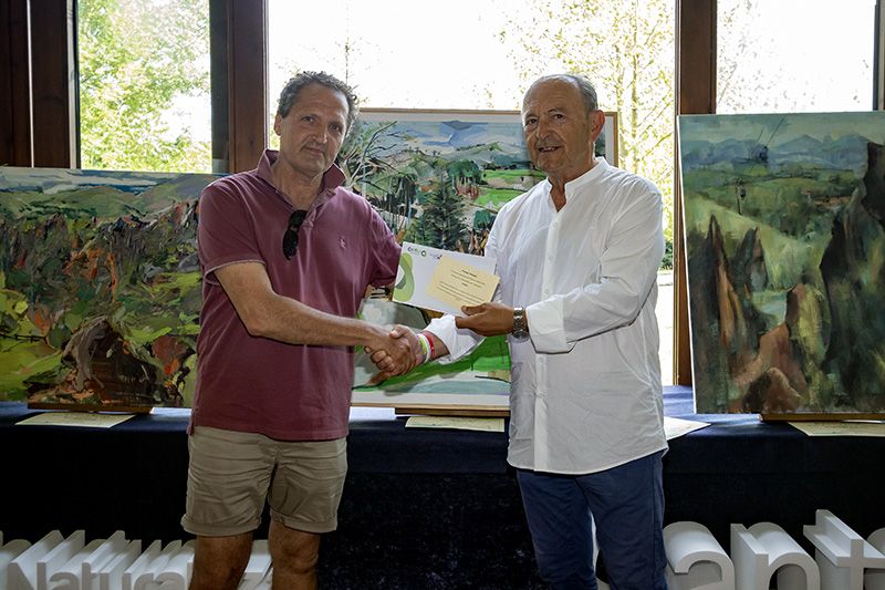 Lopez-Marcano-entrega-los-premios-del-II-Concurso-Nacional-de.jpeg