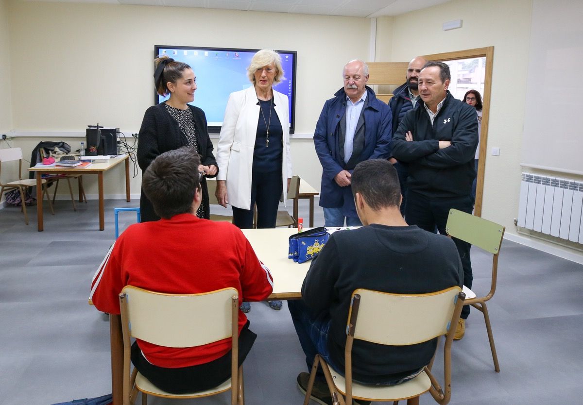 El-IES-Montesclaros-de-Reinosa-estrena-un-aula-profesional-de.jpeg