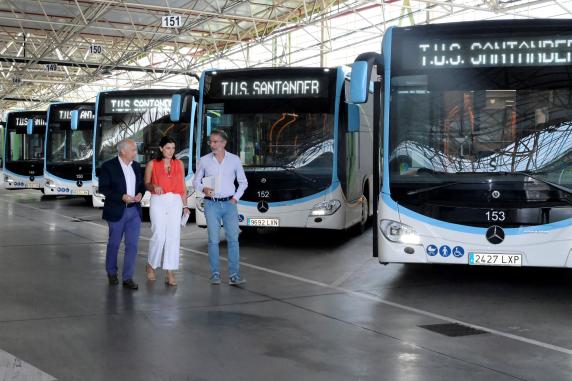 El TUS aprueba su Oferta de Empleo Público para este noticias/imagen-asociada/2022/10/foto_presentacion_6_buses_hibridos_agosto_2022-3.jpg