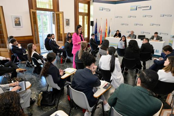 Igual traslada los retos y el funcionamiento del Ayuntamiento a noticias/imagen-asociada/2022/10/alumnos_fortalecimiento_de_la_funcion_publica_4.jpg