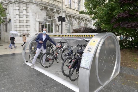 Santander adjudica a Intelligent Parking los 11 nuevos aparcabicis cerrados noticias/imagen-asociada/2022/10/cesar_diaz_concejal_movilidad_santander.jpg