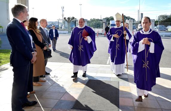 El cementerio de Ciriego acoge el solemne funeral por todos noticias/imagen-asociada/2022/11/funeral_todos_los_difuntos_1.jpg