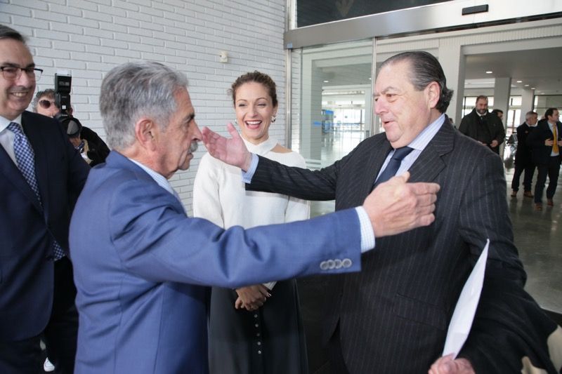 Revilla-afirma-que-la-terminal-de-contendedores-de-Boluda-sera.jpeg