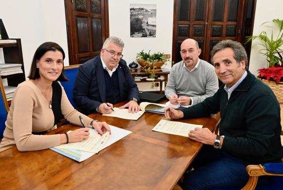 Ayuntamiento y Colegio de Psicólogos extienden el programa contra el noticias/imagen-asociada/2022/12/firma_convenio_colegio_psicologos_programa_tei_2022_1.jpg