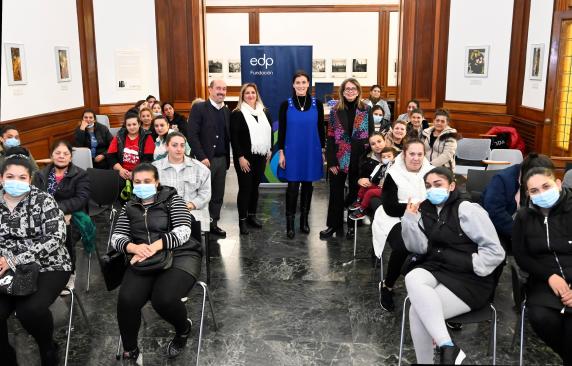 noticias/imagen-asociada/2022/12/entrega_regalos_con_edp_3.jpg