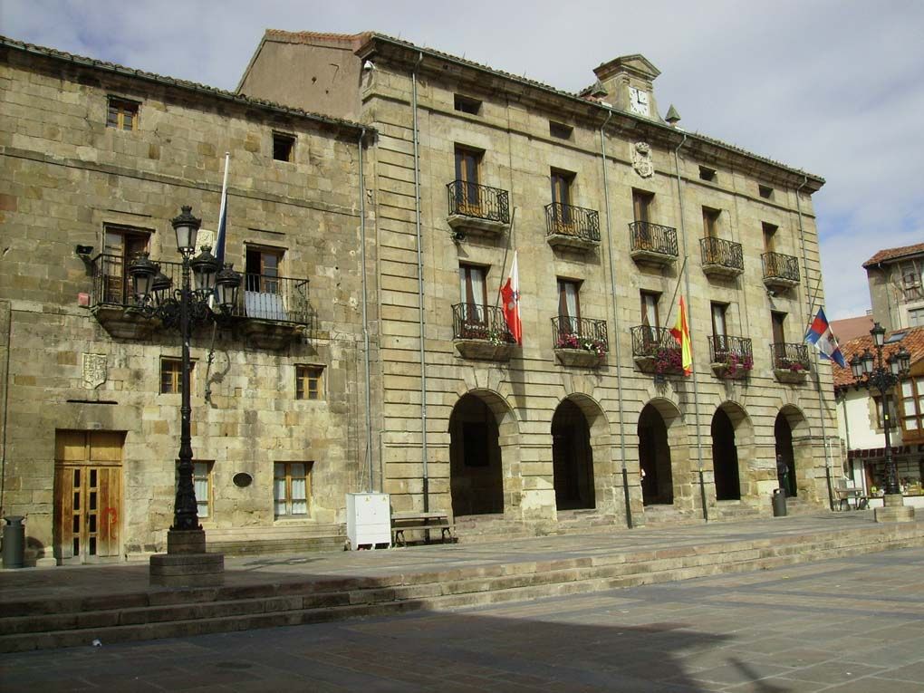 Ayuntamiento2.jpg El Pleno acuerda deja desierto el expediente de arrendamiento con opción de compra del Matadero Municipal