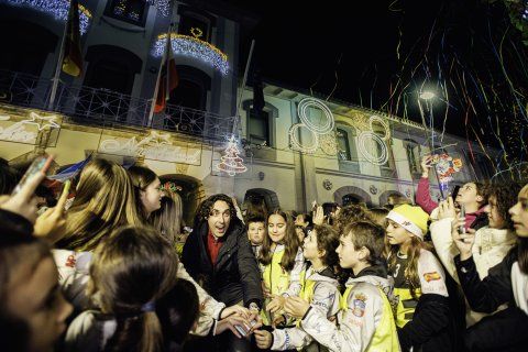 EL-ENCENDIDO-DEL-ALUMBRADO-NAVIDENO-DE-ASTILLERO-CONGREGA-A-CIENTOS.jpeg