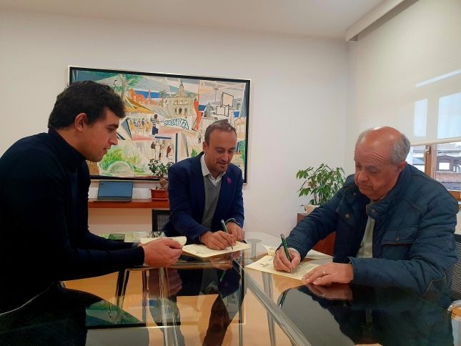 Firmados-los-convenios-de-colaboracion-con-la-Pena-Bolistica-San.jpg