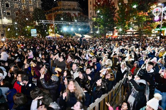 noticias/imagen-asociada/2022/12/encendido_navidad_2022.jpg_6.jpg