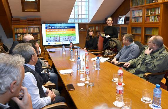 Santander pone a disposición del comercio una guía para la noticias/imagen-asociada/2022/12/miriam_diaz_presentacion_guia_comercio_1.jpg