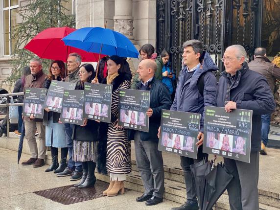 Santander recuerda con un minuto de silencio a las mujeres noticias/imagen-asociada/2022/12/minuto_silencio_mujeres_madrid_y_murcia_2.jpg