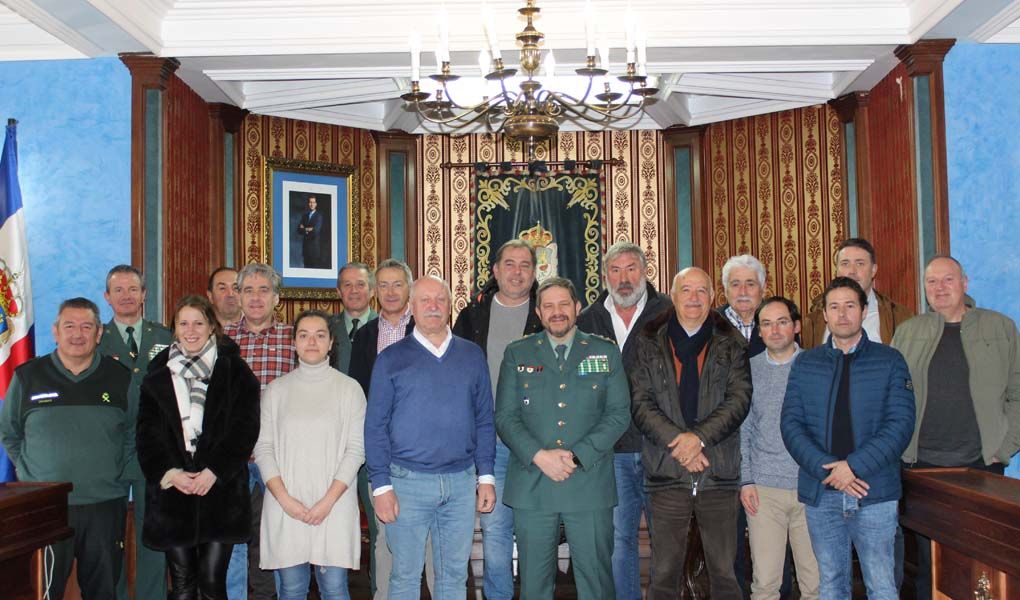 El jefe de la Comandancia de la Guardia Civil en Cantabria se reúne en Reinosa con los alcaldes campurrianos